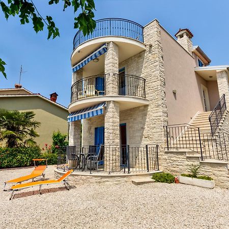 Apartment In Villa Moletto Seaside & Relax - 4 Guests Lovrečica Eksteriør bilde