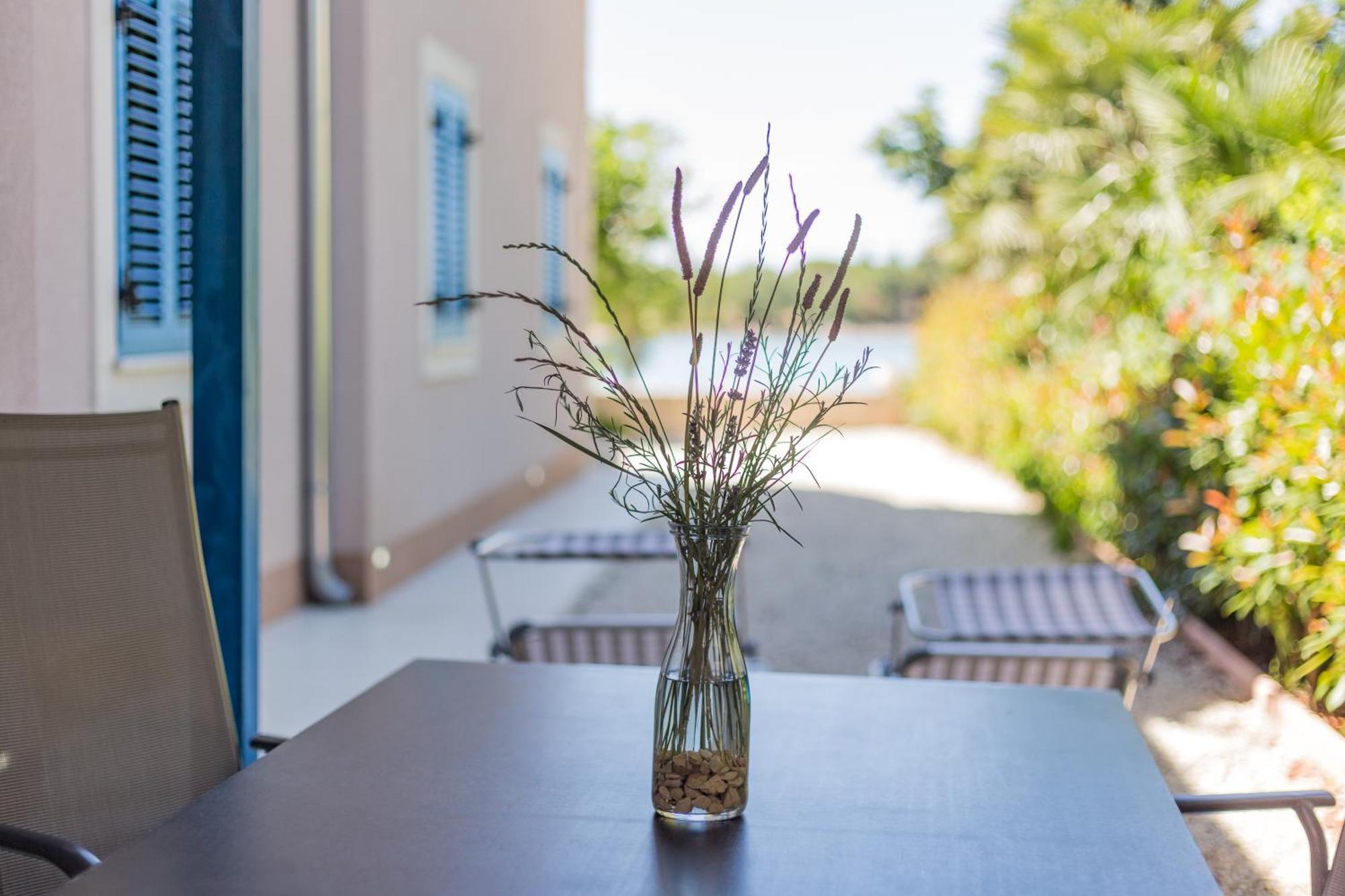 Apartment In Villa Moletto Seaside & Relax - 4 Guests Lovrečica Eksteriør bilde