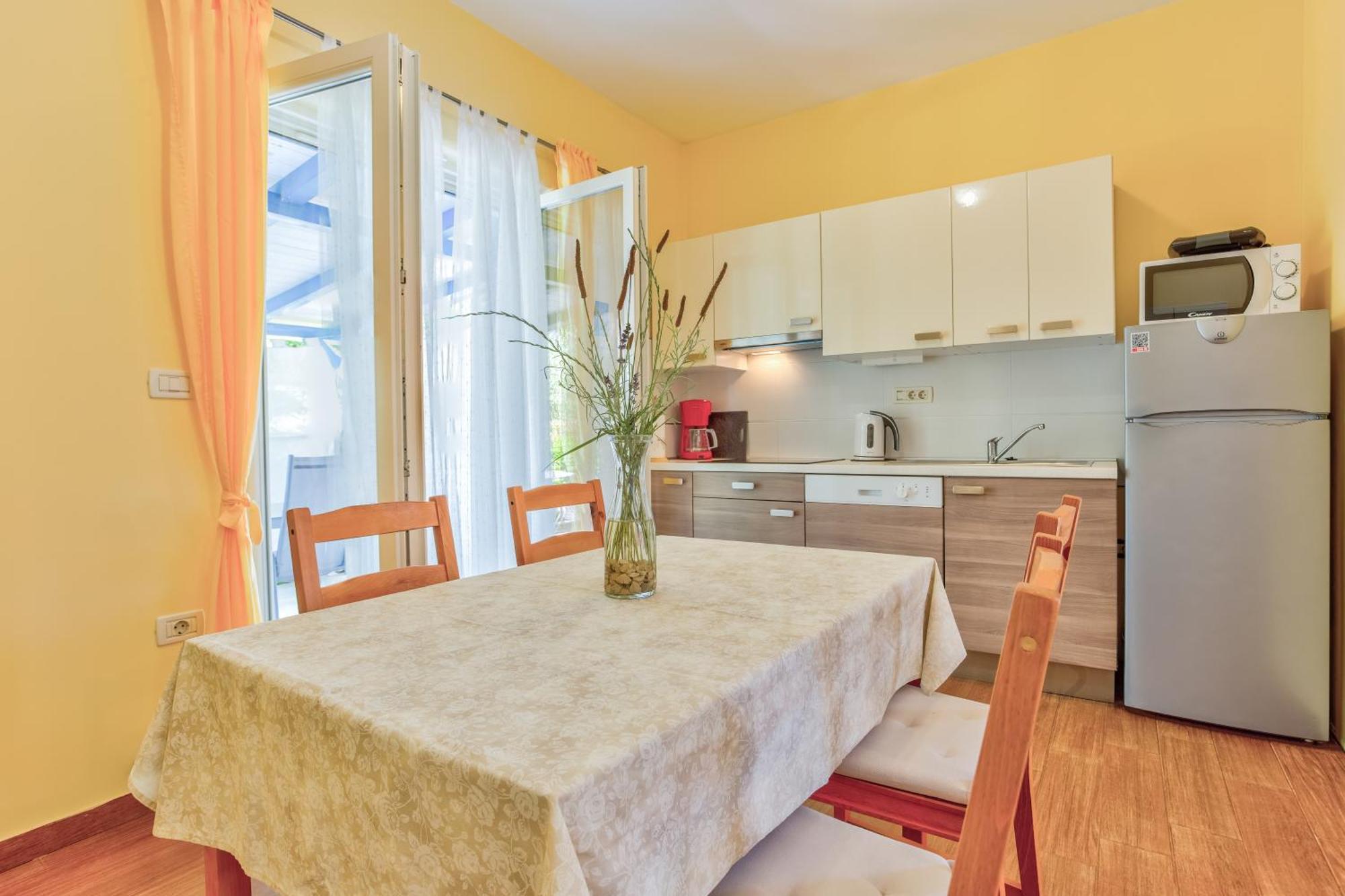 Apartment In Villa Moletto Seaside & Relax - 4 Guests Lovrečica Eksteriør bilde