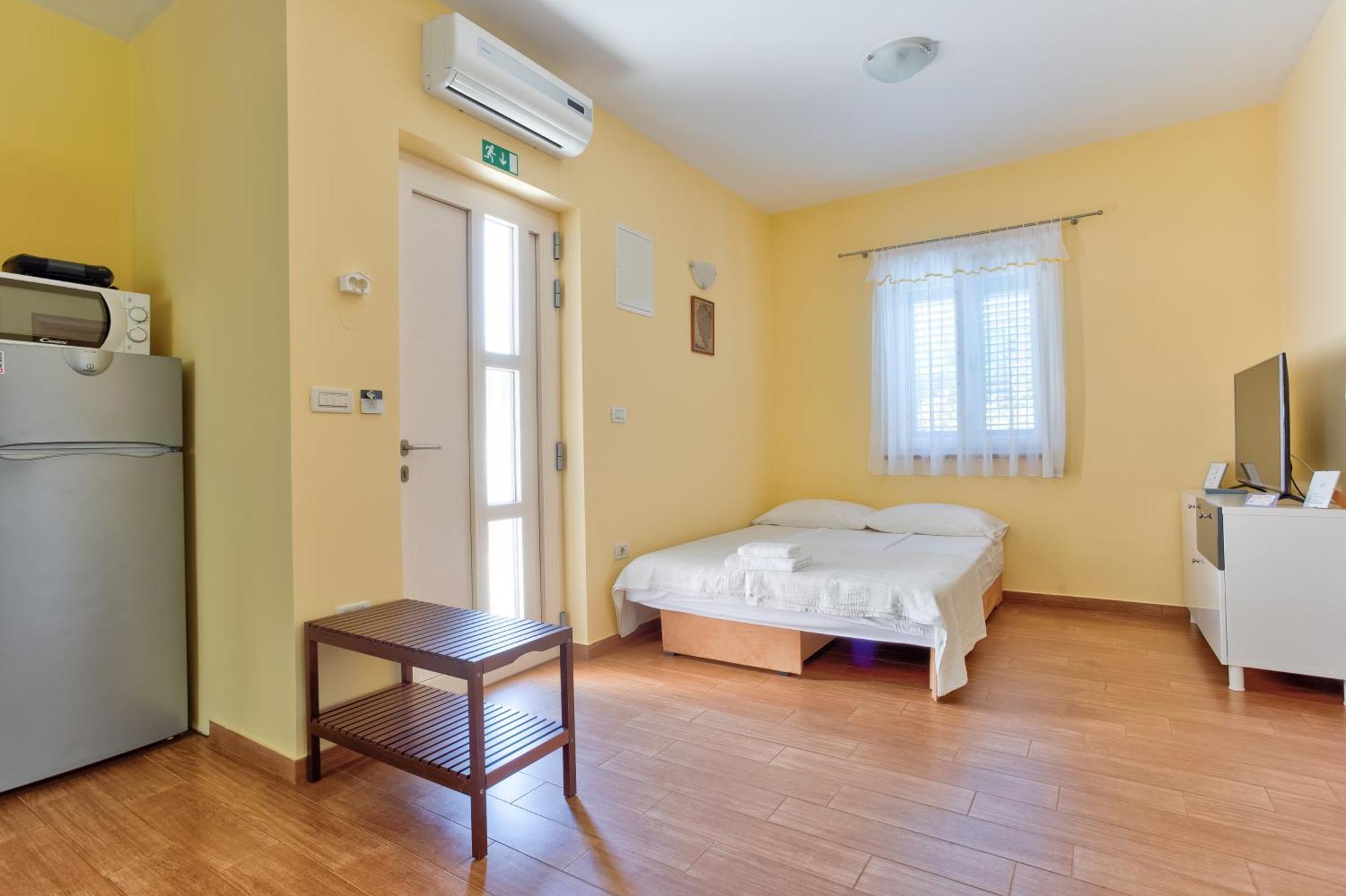 Apartment In Villa Moletto Seaside & Relax - 4 Guests Lovrečica Eksteriør bilde