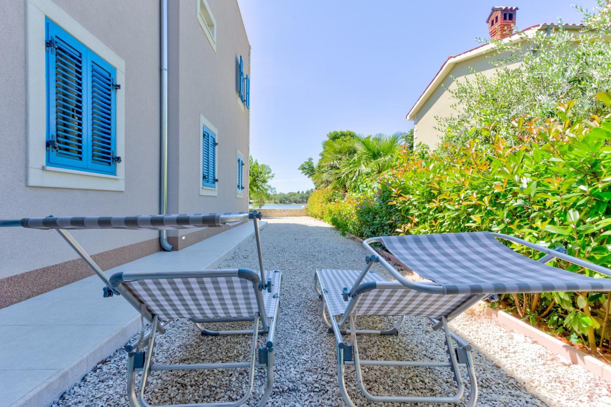 Apartment In Villa Moletto Seaside & Relax - 4 Guests Lovrečica Eksteriør bilde