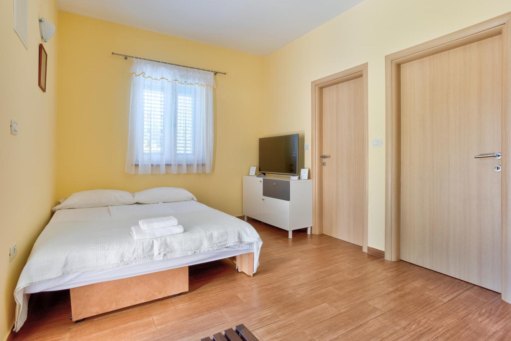 Apartment In Villa Moletto Seaside & Relax - 4 Guests Lovrečica Eksteriør bilde