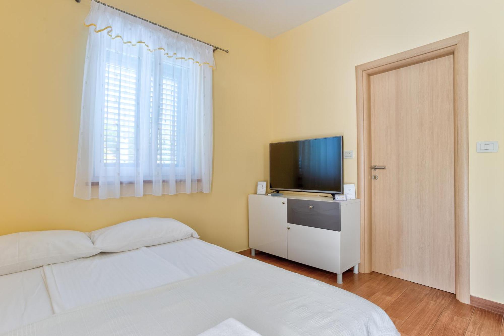 Apartment In Villa Moletto Seaside & Relax - 4 Guests Lovrečica Eksteriør bilde