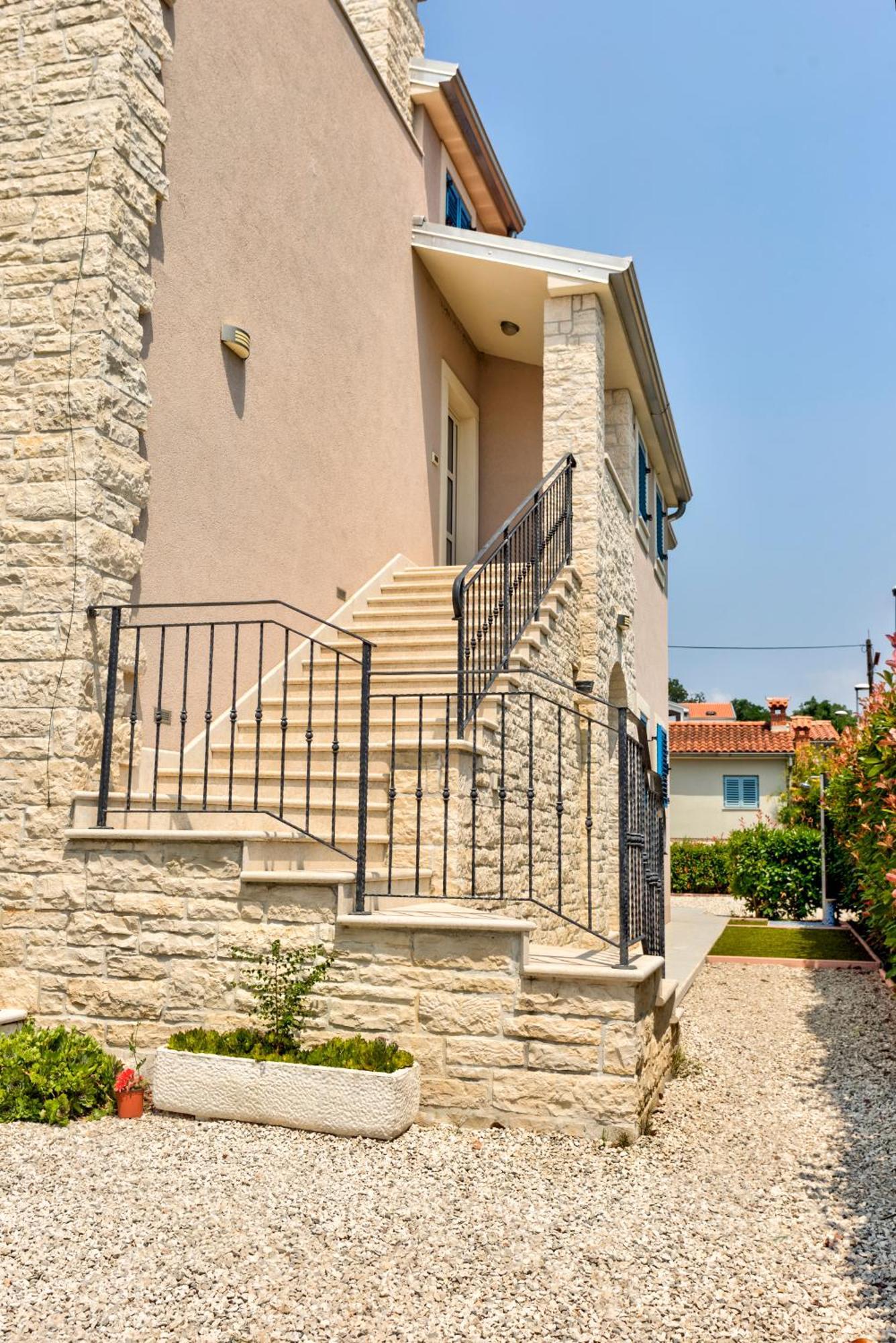 Apartment In Villa Moletto Seaside & Relax - 4 Guests Lovrečica Eksteriør bilde